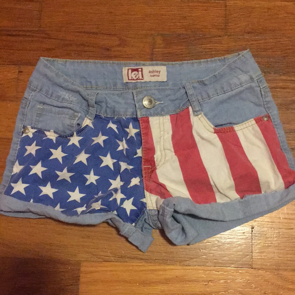 L.E.I Ashley Low rise American Flag shorts- Size 3